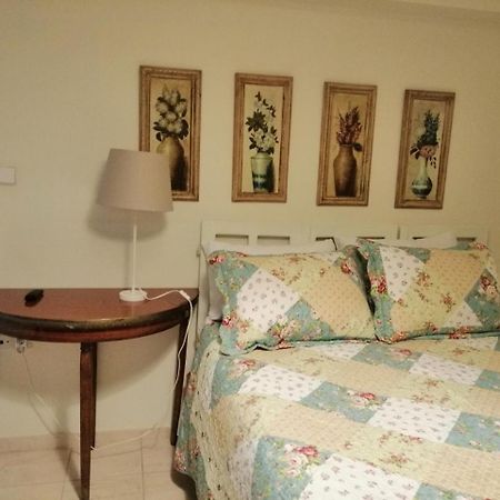 St. Thomas Bed And Breakfast Paianía Εξωτερικό φωτογραφία
