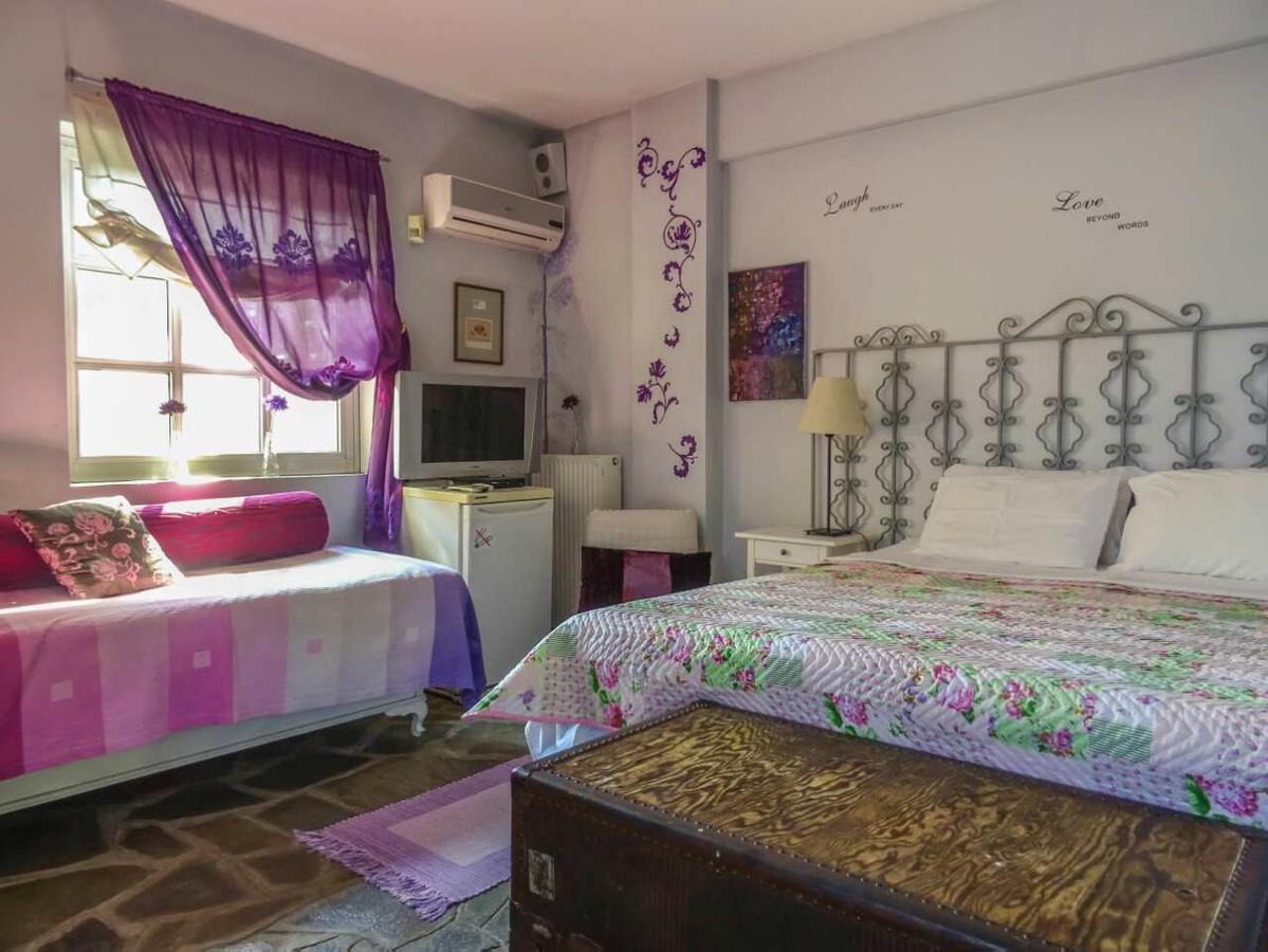 St. Thomas Bed And Breakfast Paianía Εξωτερικό φωτογραφία