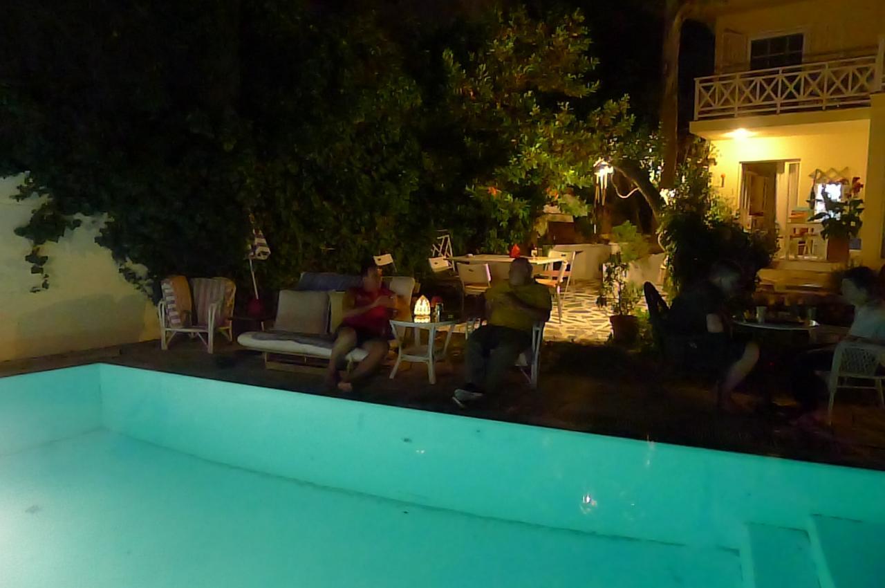 St. Thomas Bed And Breakfast Paianía Εξωτερικό φωτογραφία
