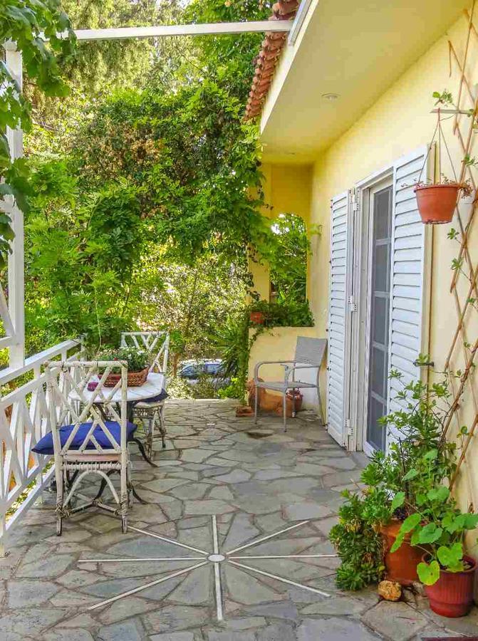 St. Thomas Bed And Breakfast Paianía Εξωτερικό φωτογραφία
