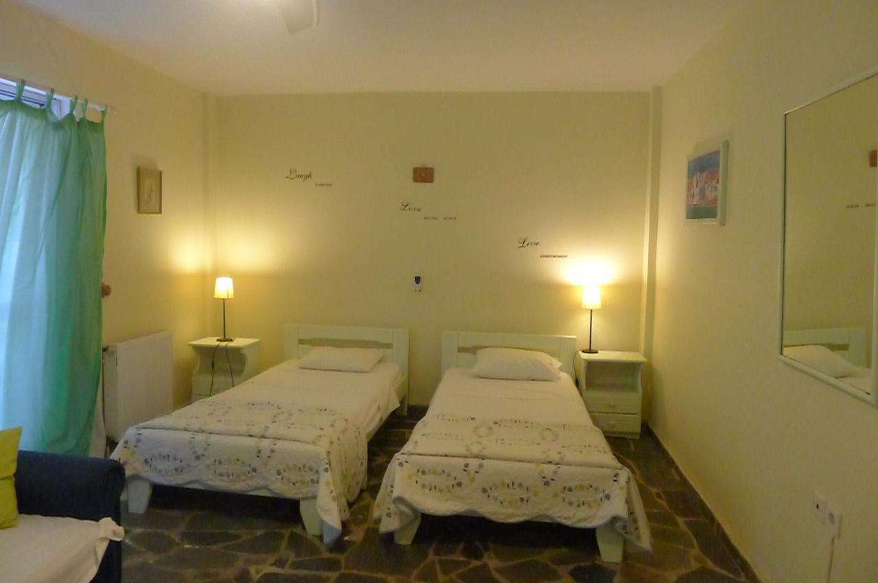 St. Thomas Bed And Breakfast Paianía Εξωτερικό φωτογραφία