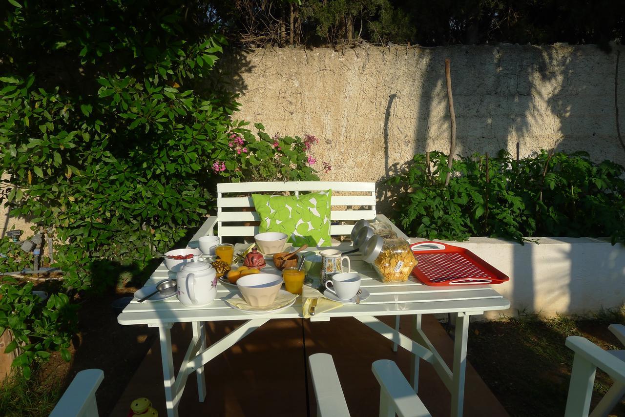 St. Thomas Bed And Breakfast Paianía Εξωτερικό φωτογραφία