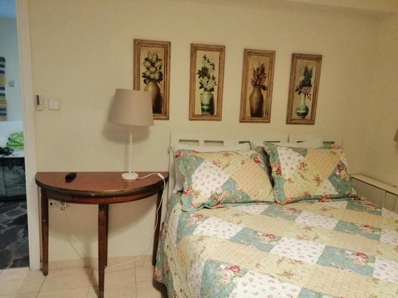 St. Thomas Bed And Breakfast Paianía Εξωτερικό φωτογραφία