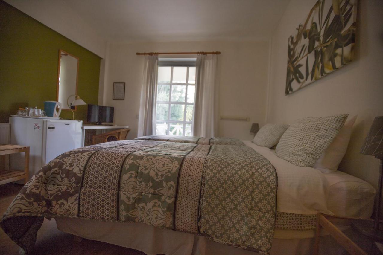 St. Thomas Bed And Breakfast Paianía Εξωτερικό φωτογραφία